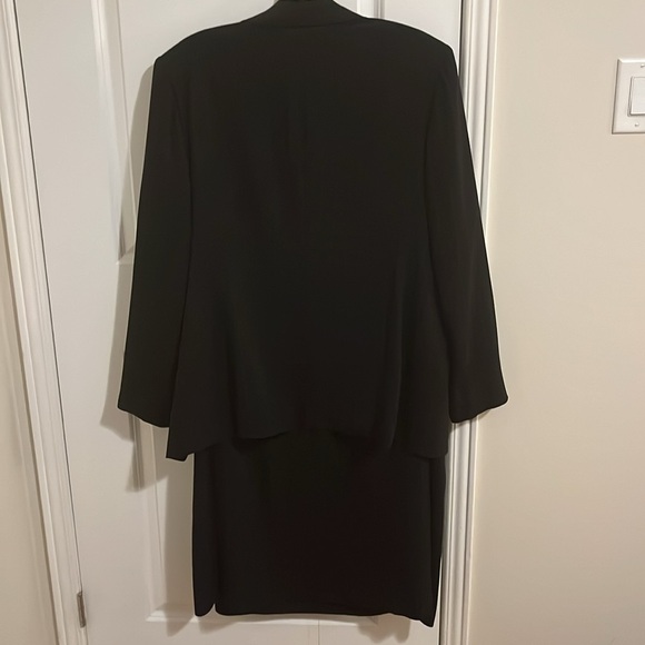 Plus size dress and blazer set - Picture 3 of 9